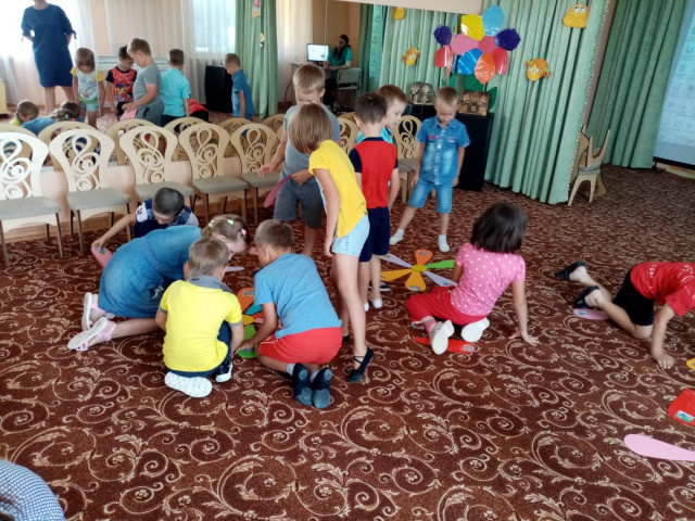 Улыбка, дружба, доброта.