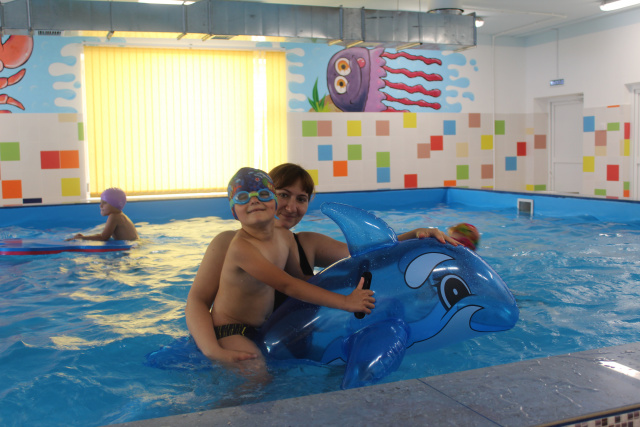 Плавать очень интересно